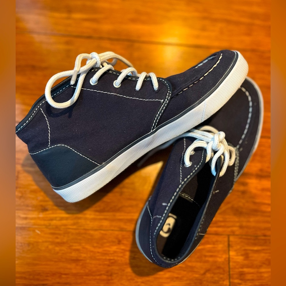 Boys casual sneaker / shoe size 4
